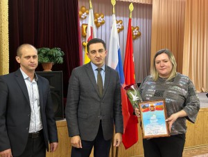 В Краснолучском поселении прошло награждение инициативных жителей (видео)